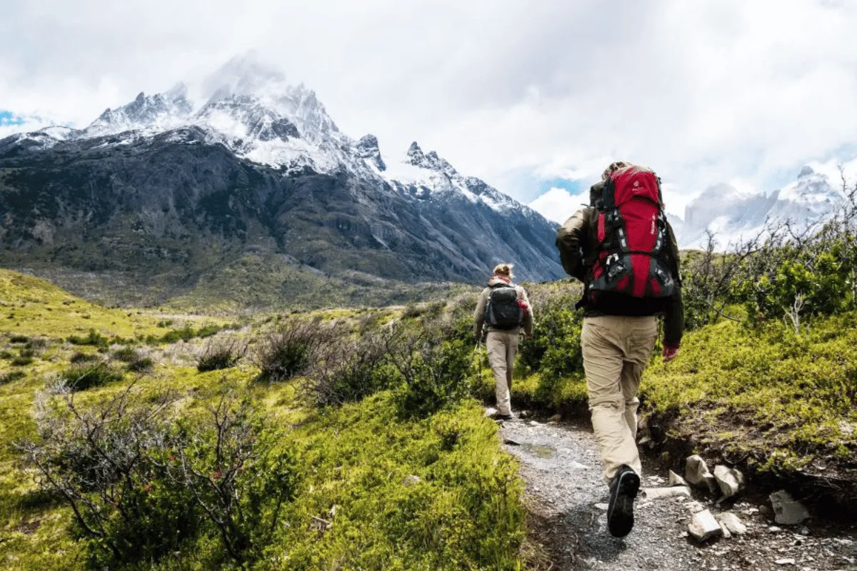 Tham gia hoạt động chạy bộ, trekking núi Dương Minh